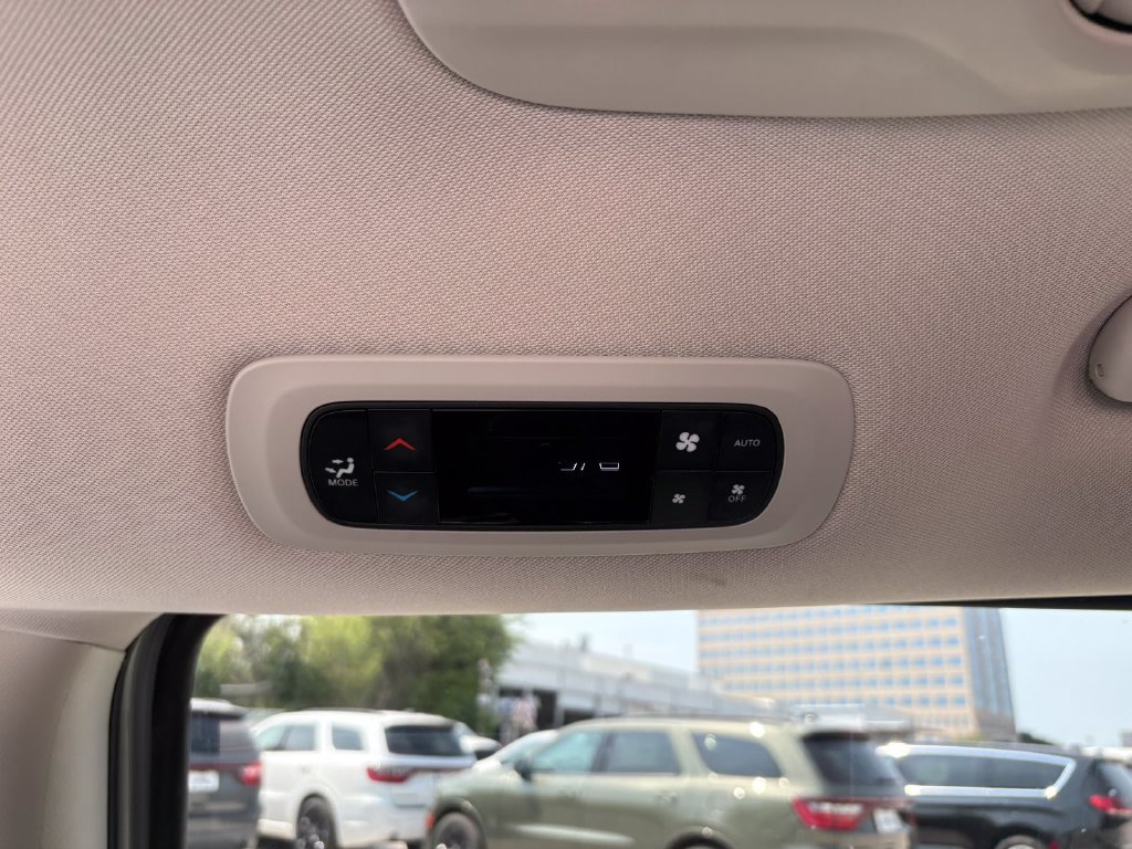 Used 2023 Chrysler Pacifica Touring-L FWD image 20