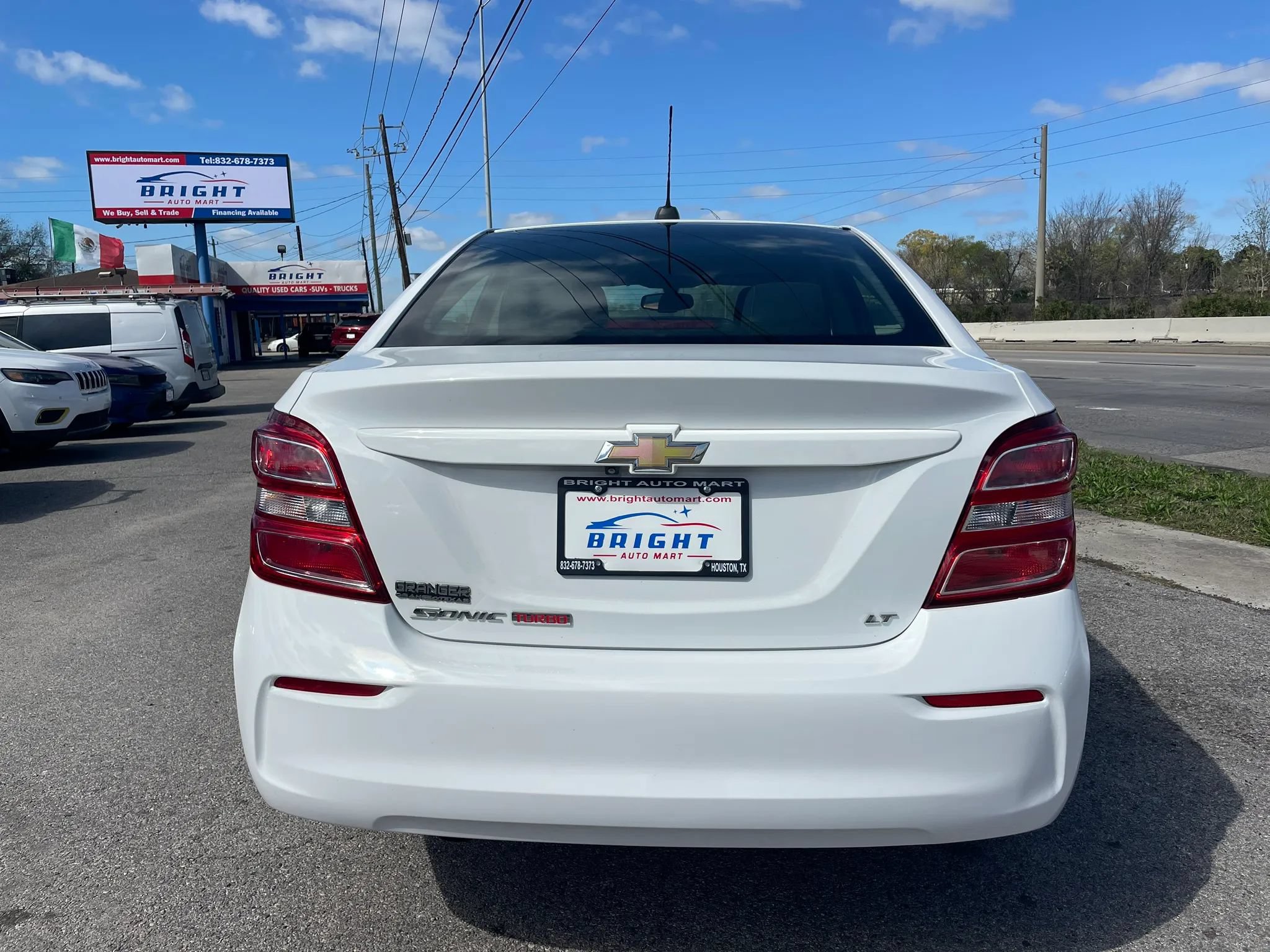 Used 2017 Chevrolet Sonic LT FWD image 3