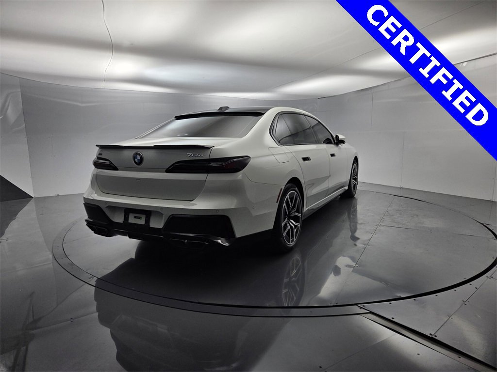 Used 2024 BMW 760i xDrive w/ Executive Package image 8