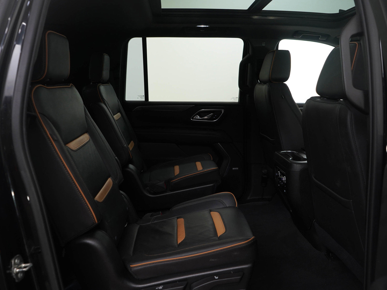 Used 2021 GMC Yukon XL AT4 w/ Technology Package image 12