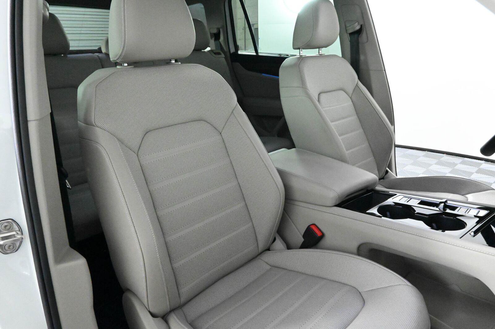 Certified 2025 Volkswagen Atlas SEL AWD/4WD image 13
