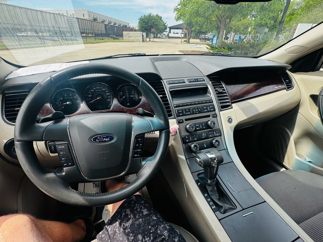 Used 2011 Ford Taurus SEL w/ 201A Rapid Spec Order Code FWD image 10