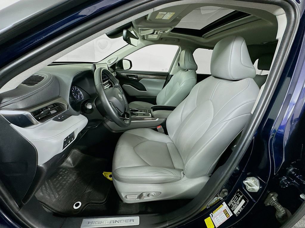 Used 2020 Toyota Highlander Limited image 21