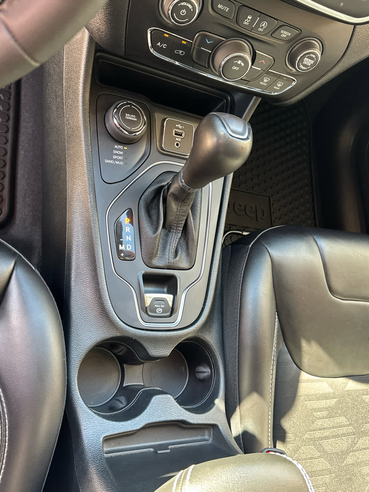 Used 2022 Jeep Cherokee Latitude w/ Trailer Tow Group image 17