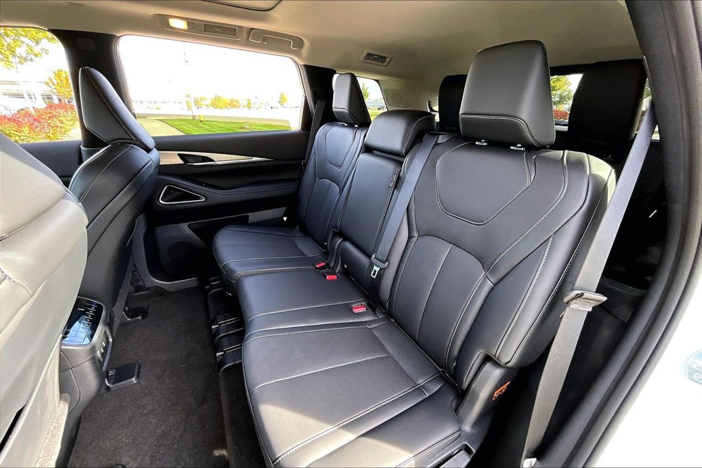 Certified 2027 INFINITI QX60 Luxe w/ Cargo Package AWD/4WD image 31