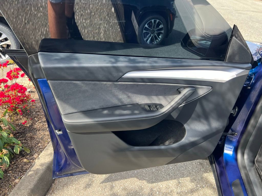 Used 2024 Tesla Model Y Long Range AWD/4WD image 11