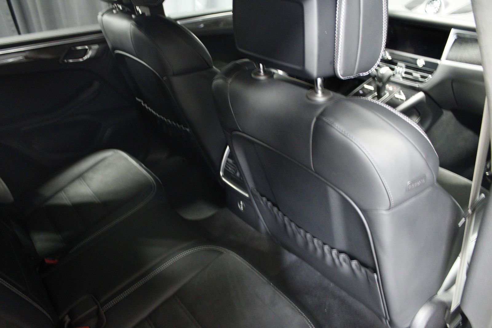 Certified 2025 Porsche Macan GTS image 38