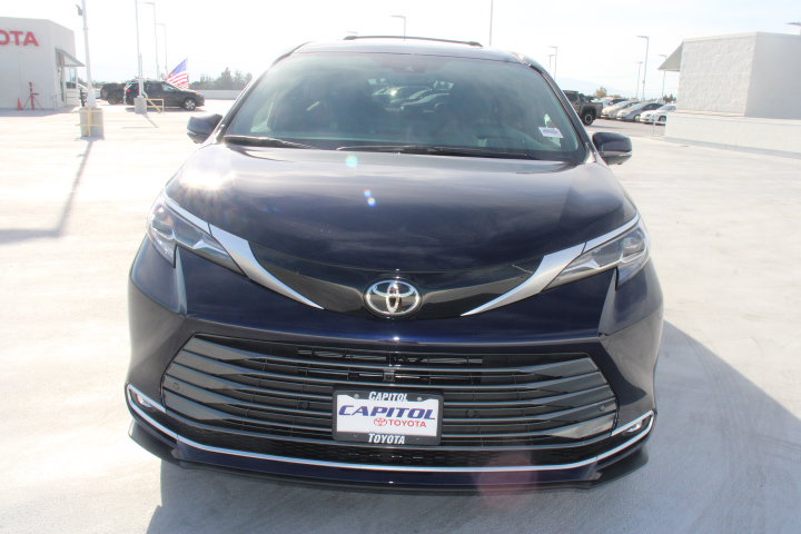 New 2026 Toyota Sienna Platinum AWD/4WD image 7
