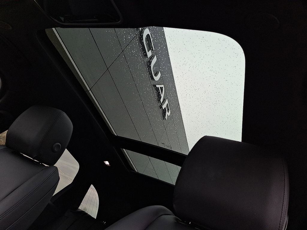 Certified 2026 Land Rover Range Rover Velar Dynamic SE AWD/4WD image 14