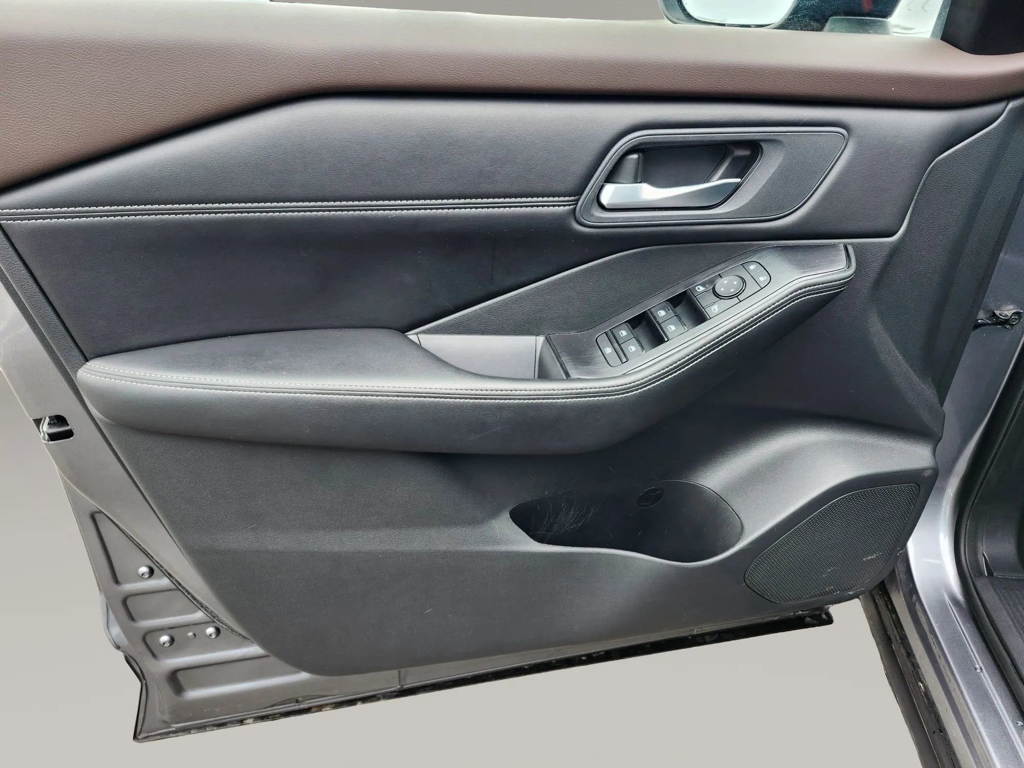 Used 2022 Nissan Rogue SV w/ SV Premium Package image 13