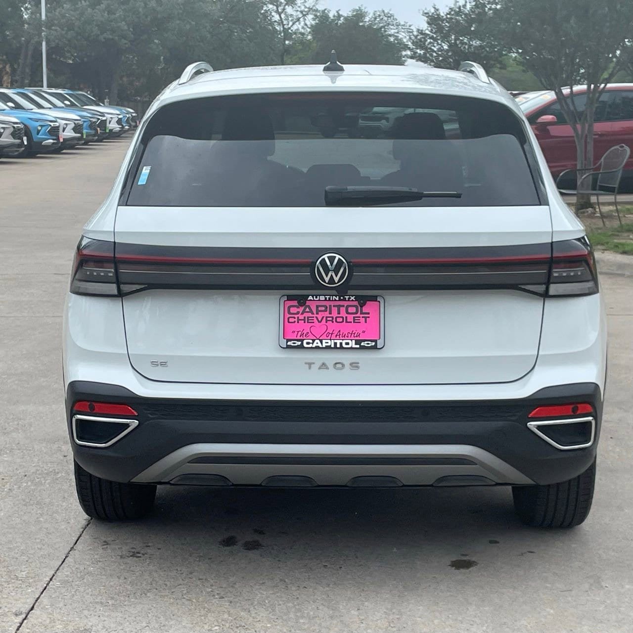 Used 2025 Volkswagen Taos SE FWD image 5