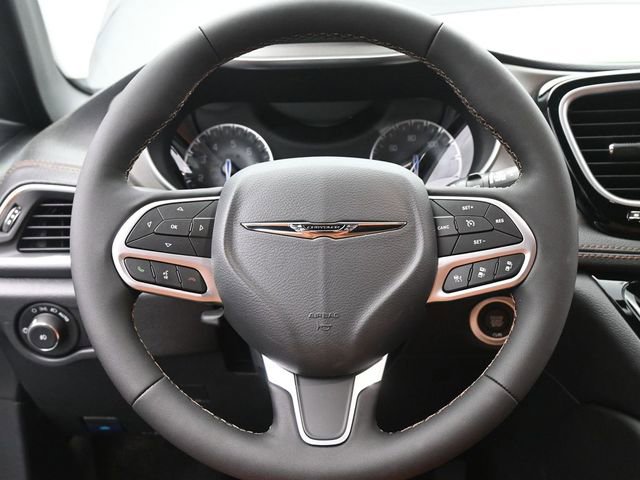 New 2026 Chrysler Pacifica Pinnacle image 28