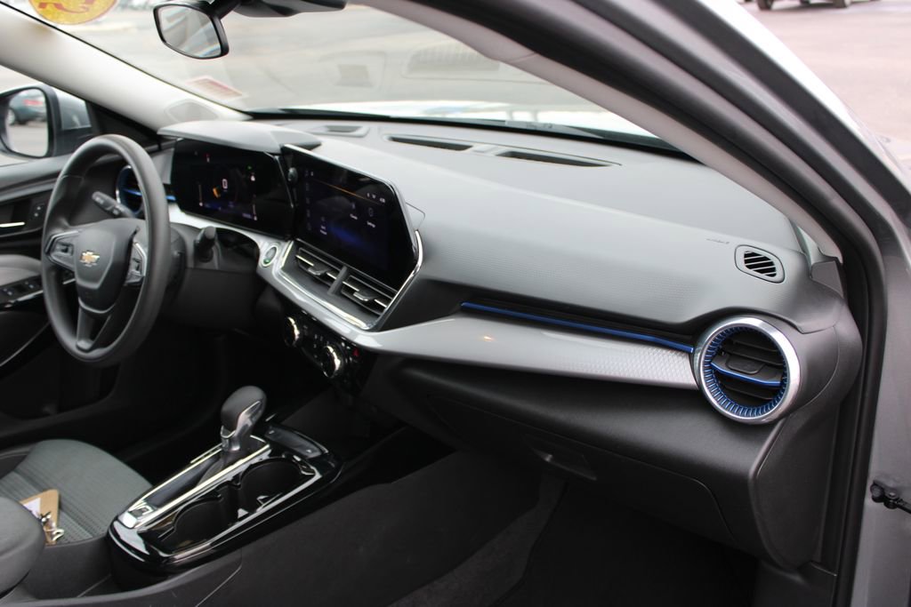 Used 2025 Chevrolet Trax LT image 27