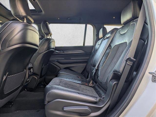 Used 2025 Jeep Grand Cherokee L Altitude RWD image 17