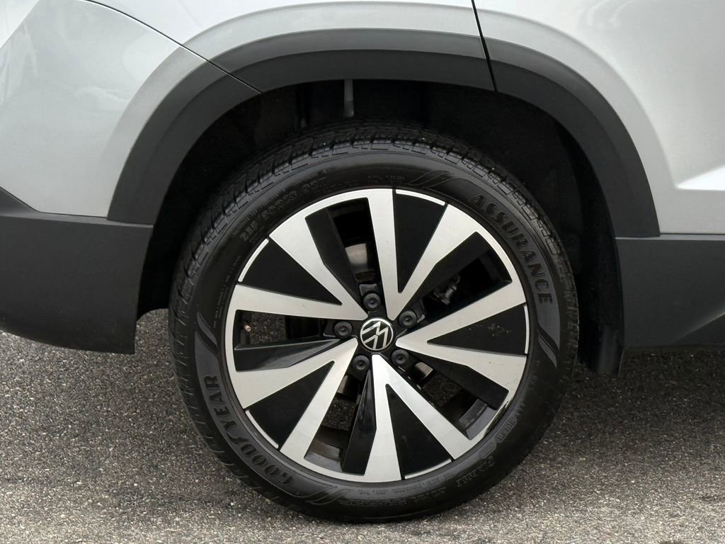 Used 2024 Volkswagen Taos SE image 7