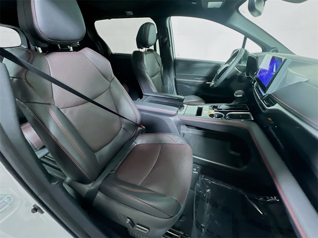 Certified 2025 Toyota Sienna XSE w/ XSE Premium Package image 27