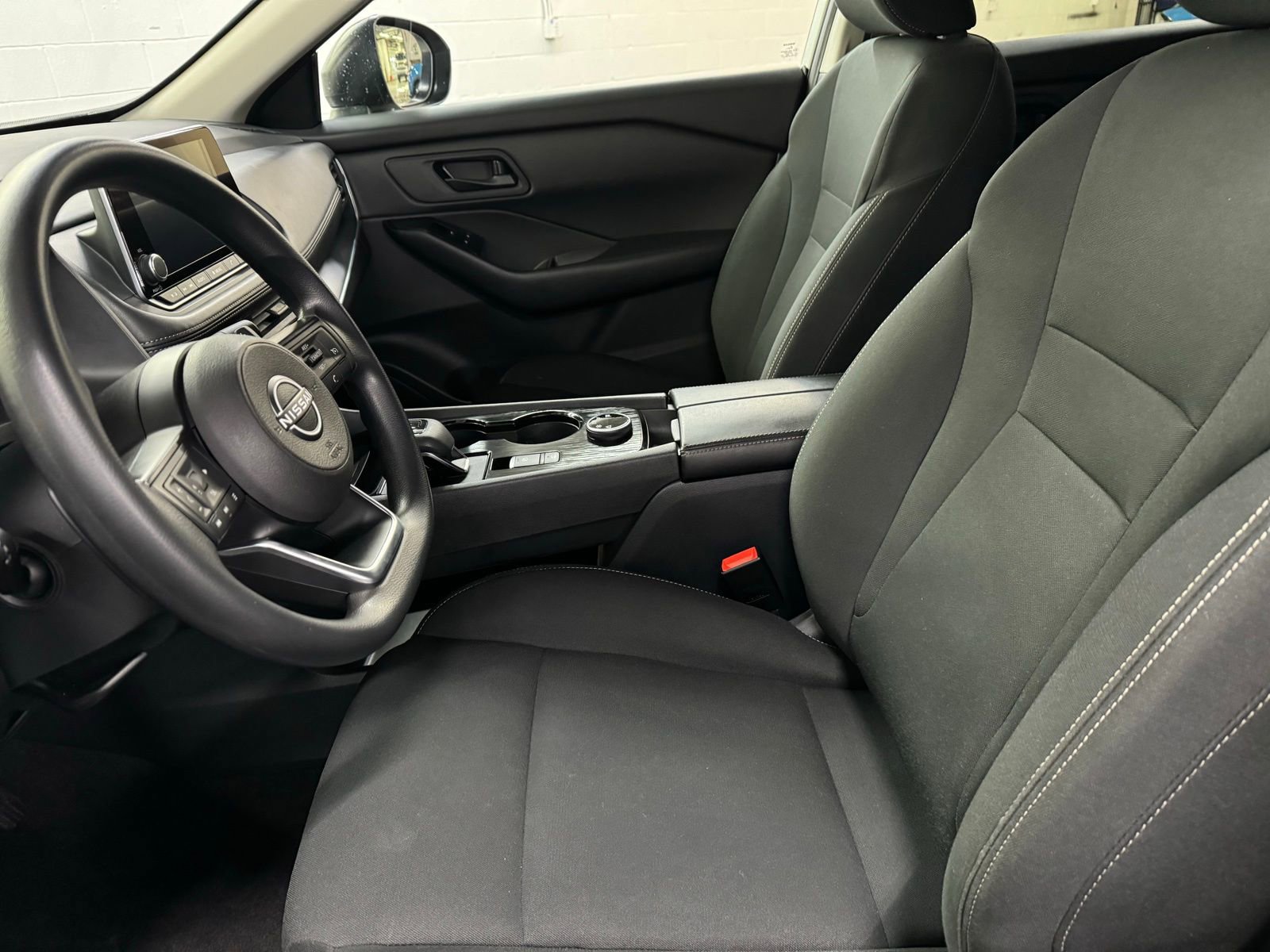 Used 2024 Nissan Rogue S image 10