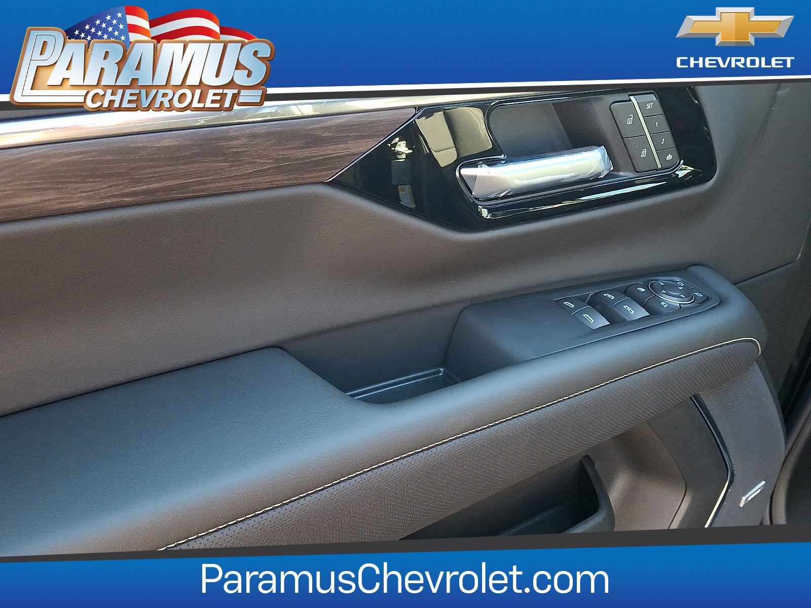 New 2026 Chevrolet Suburban Premier w/ Sun And Tow Package AWD/4WD image 8