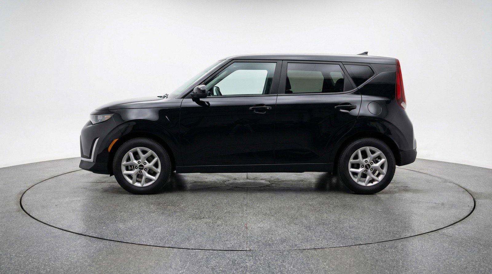 Used 2025 Kia Soul LX w/ LX Technology Package image 5