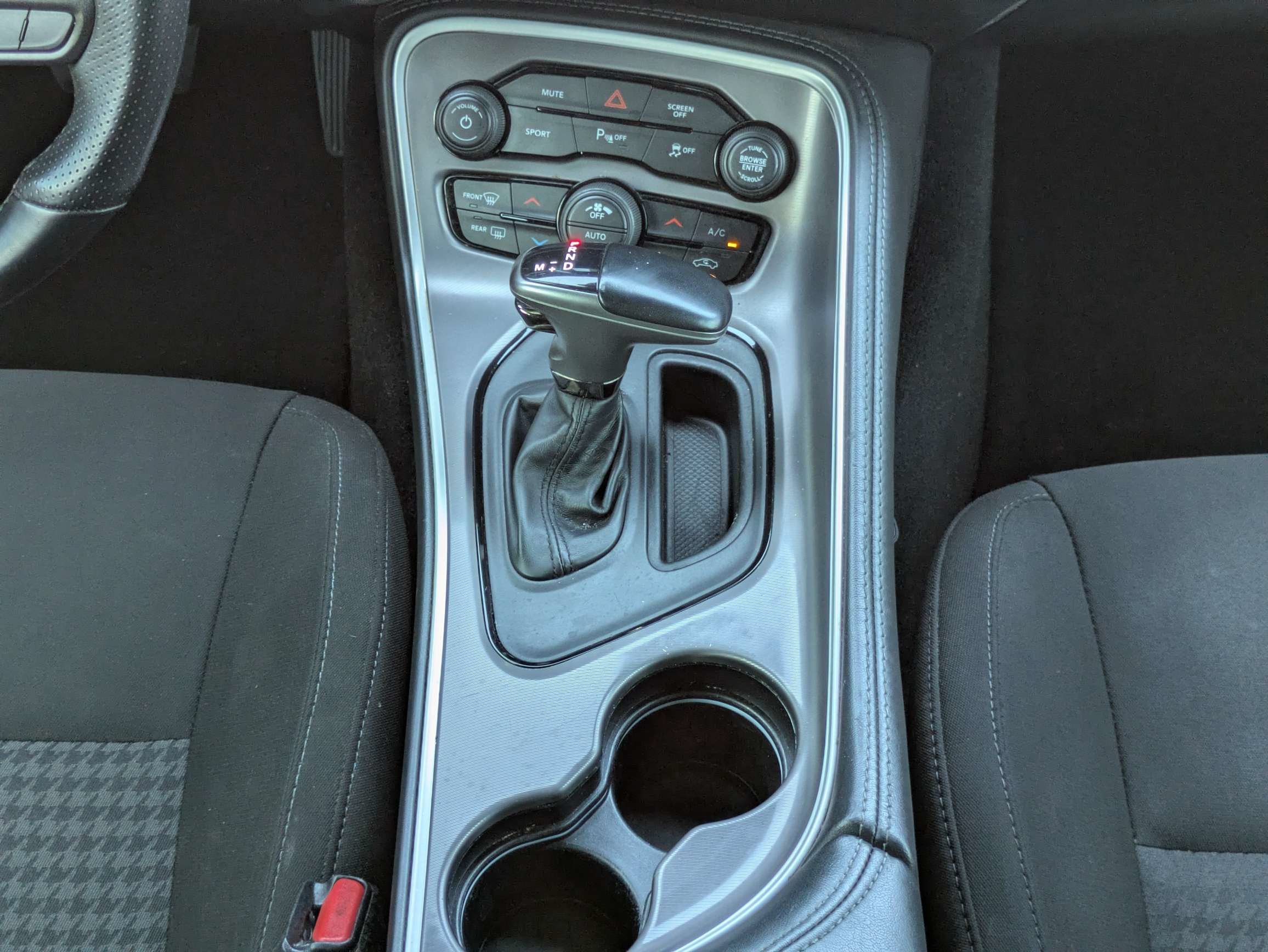Used 2022 Dodge Challenger R/T RWD image 6