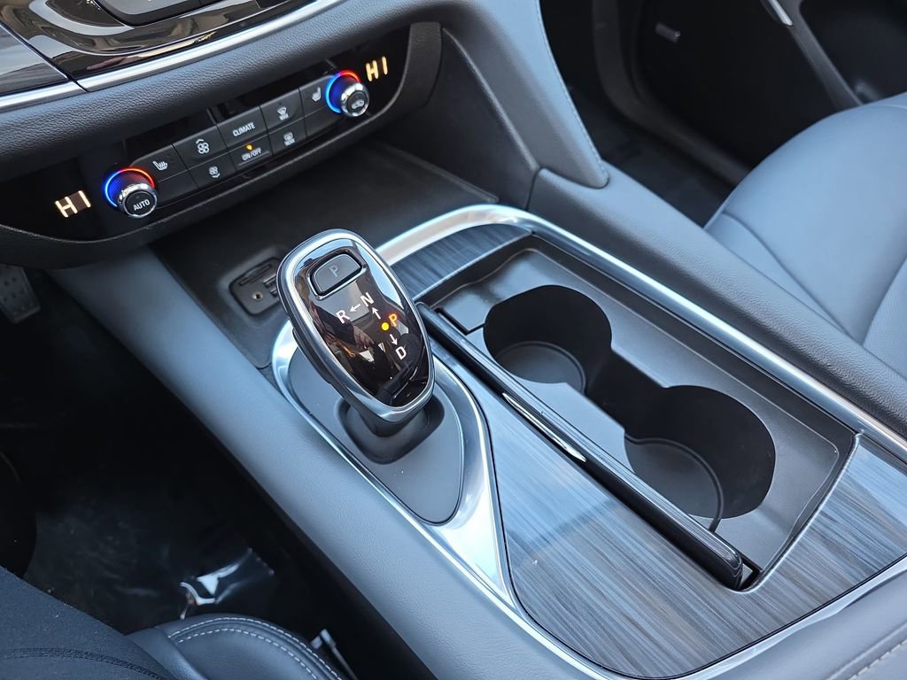 Used 2021 Buick Enclave Essence image 26