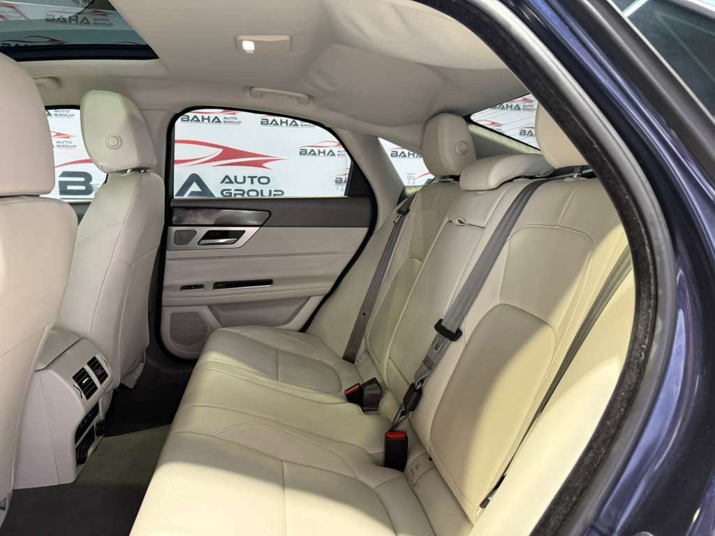 Used 2018 Jaguar XF Premium AWD/4WD image 36