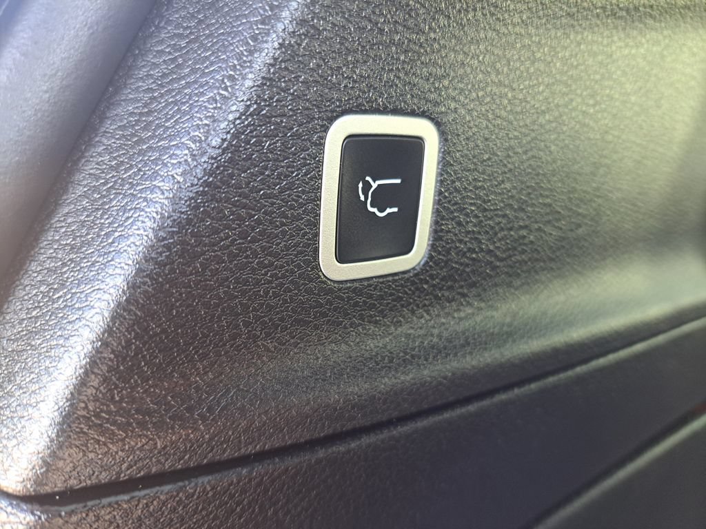 Used 2025 Chrysler Pacifica Limited FWD image 34