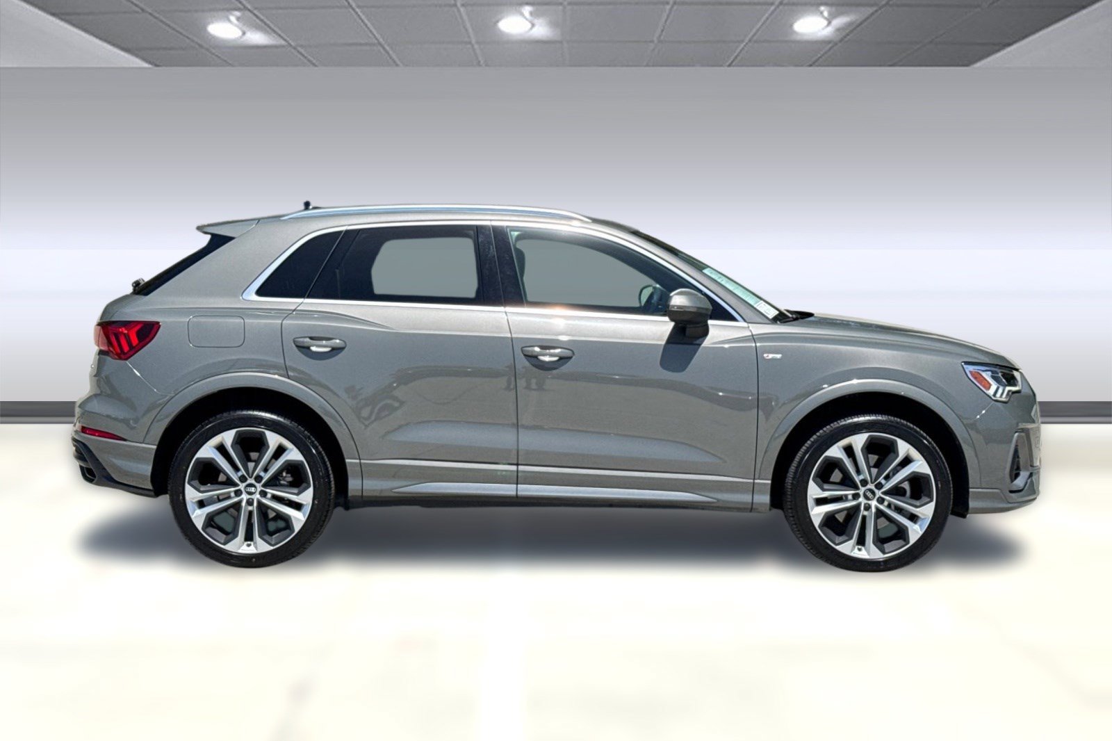 Used 2021 Audi Q3 2.0T Premium Plus w/ Premium Plus Package AWD/4WD image 8