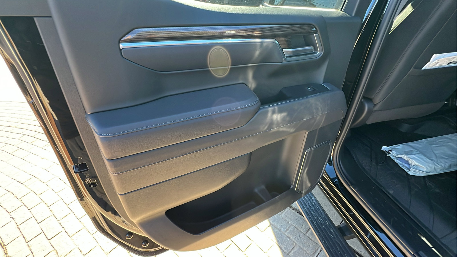 Used 2025 Chevrolet Silverado 1500 LT image 23