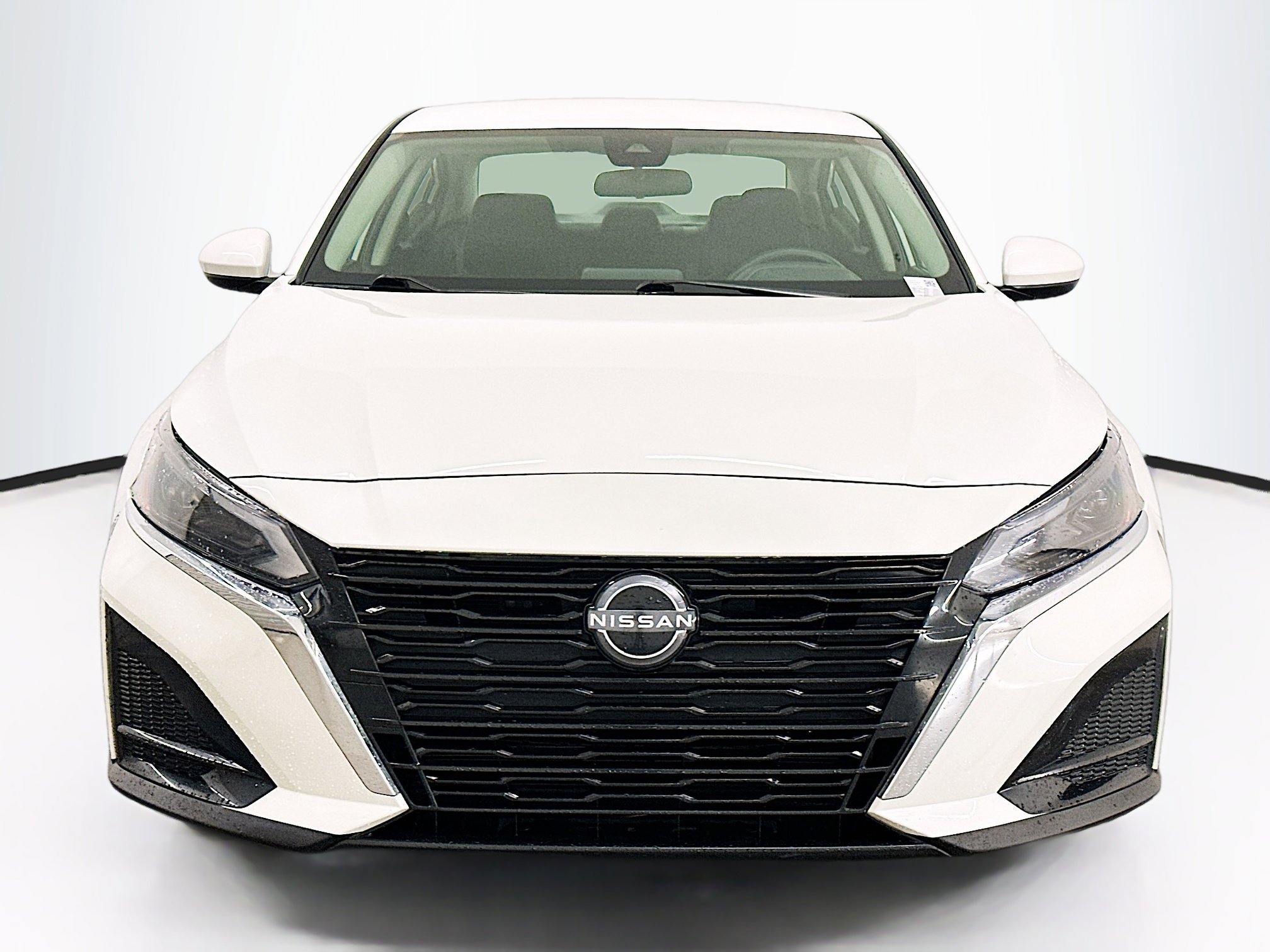 Used 2023 Nissan Altima 2.5 SV image 2