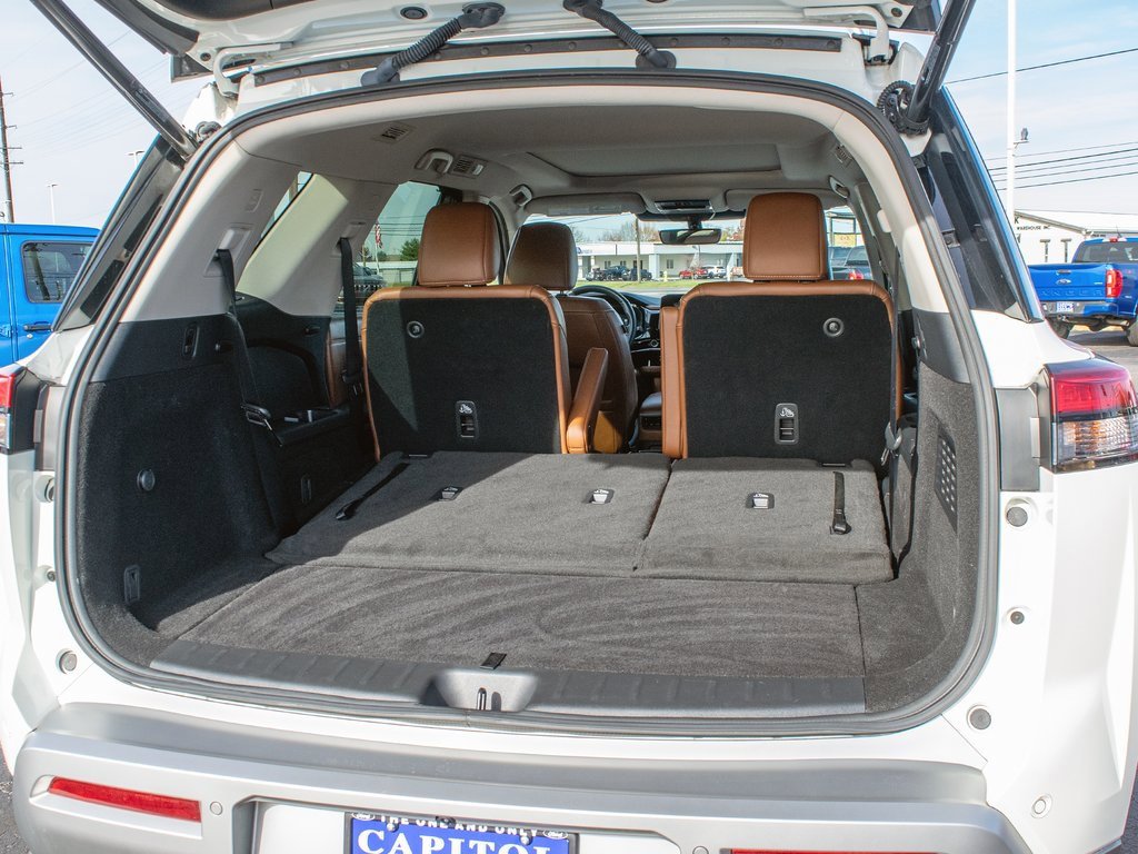 Used 2024 Nissan Pathfinder Platinum image 6