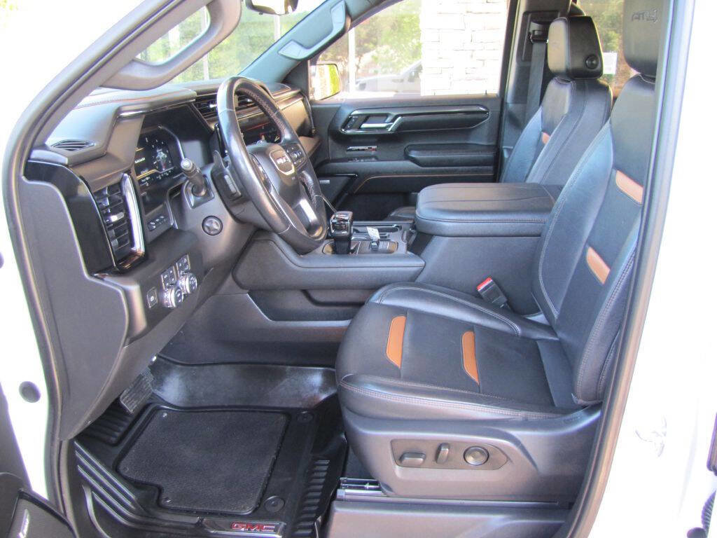 Used 2023 GMC Sierra 1500 AT4 w/ Technology Package AWD/4WD image 12