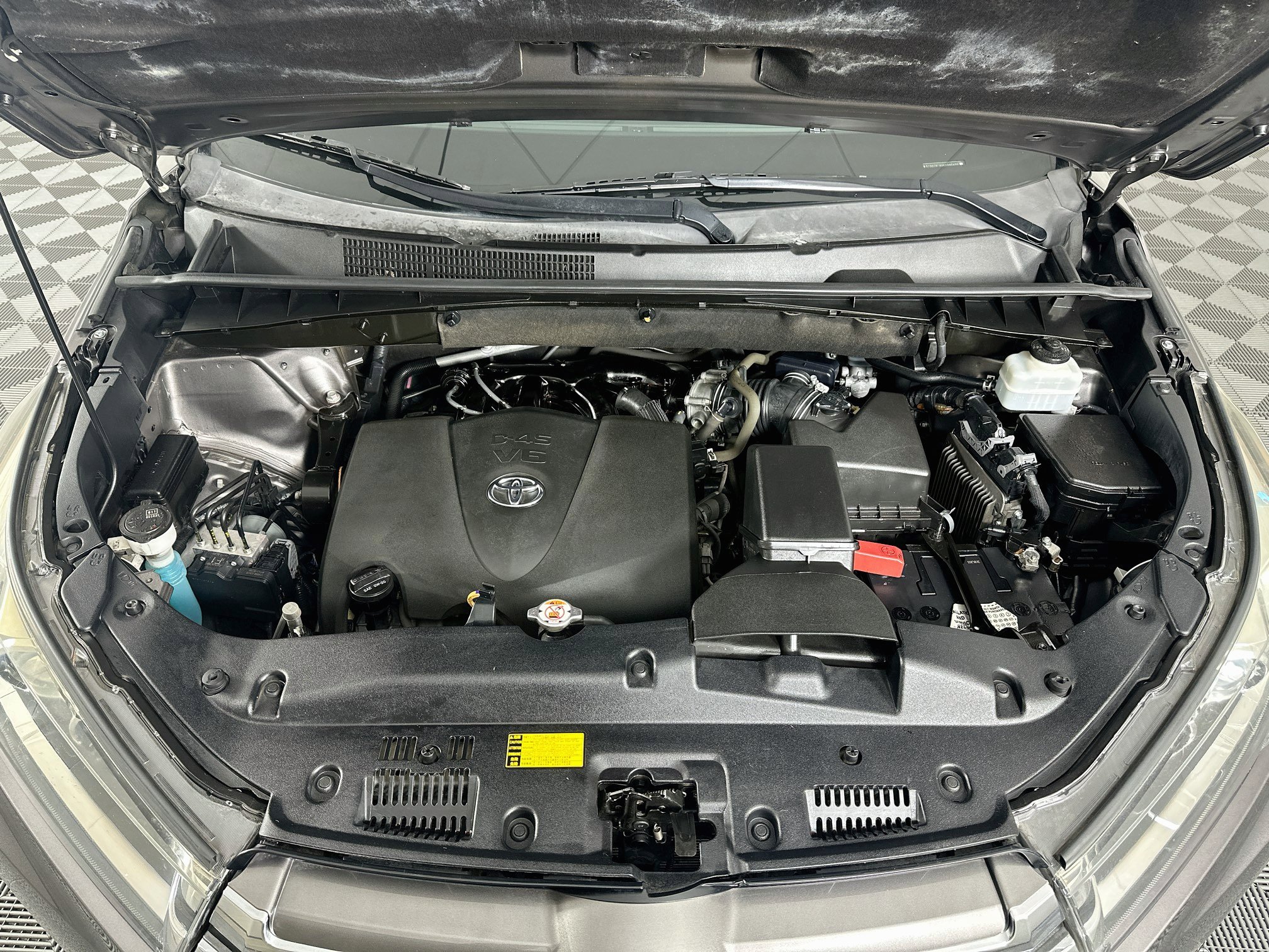 Used 2019 Toyota Highlander Limited Platinum w/ Carpet Mat Package (TMS) AWD/4WD image 37
