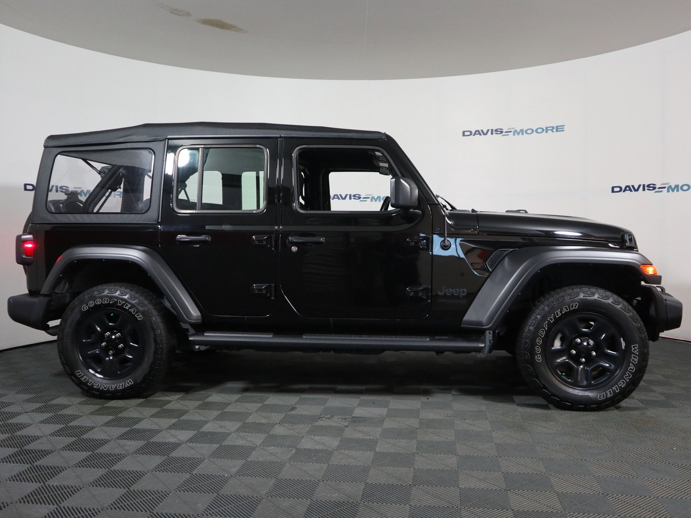 Used 2022 Jeep Wrangler Unlimited Sport image 4