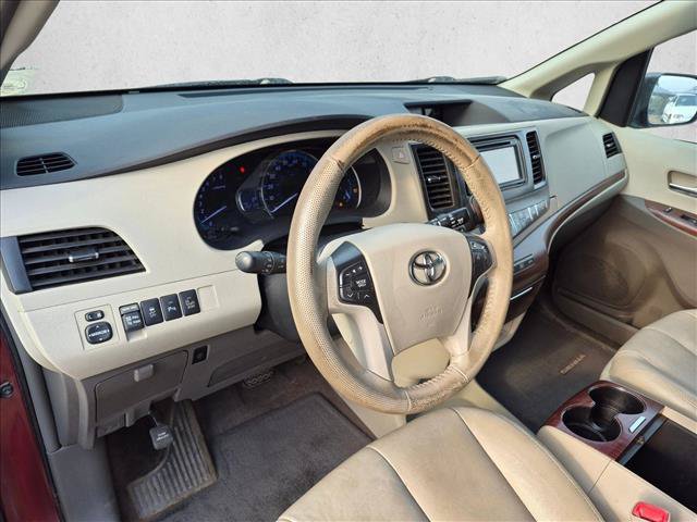 Used 2014 Toyota Sienna XLE FWD image 14