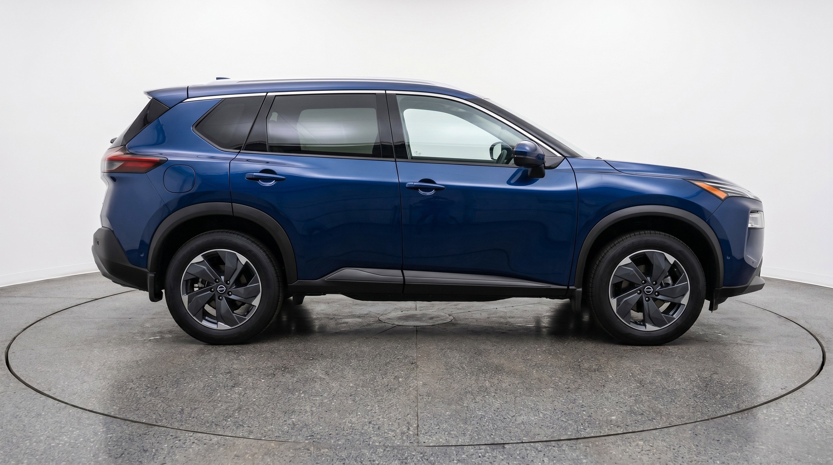 Used 2025 Nissan Rogue SV AWD/4WD image 11