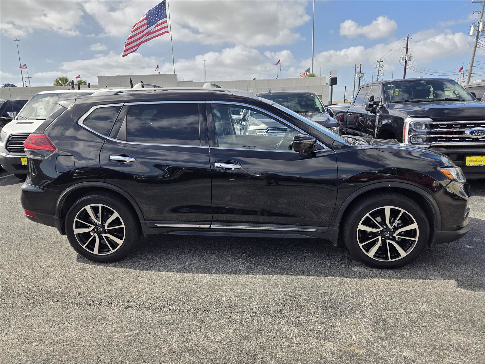 Used 2019 Nissan Rogue SL w/ Premium Package FWD image 4