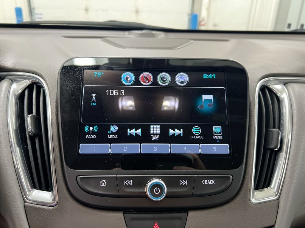 Used 2018 Chevrolet Malibu Premier FWD image 14