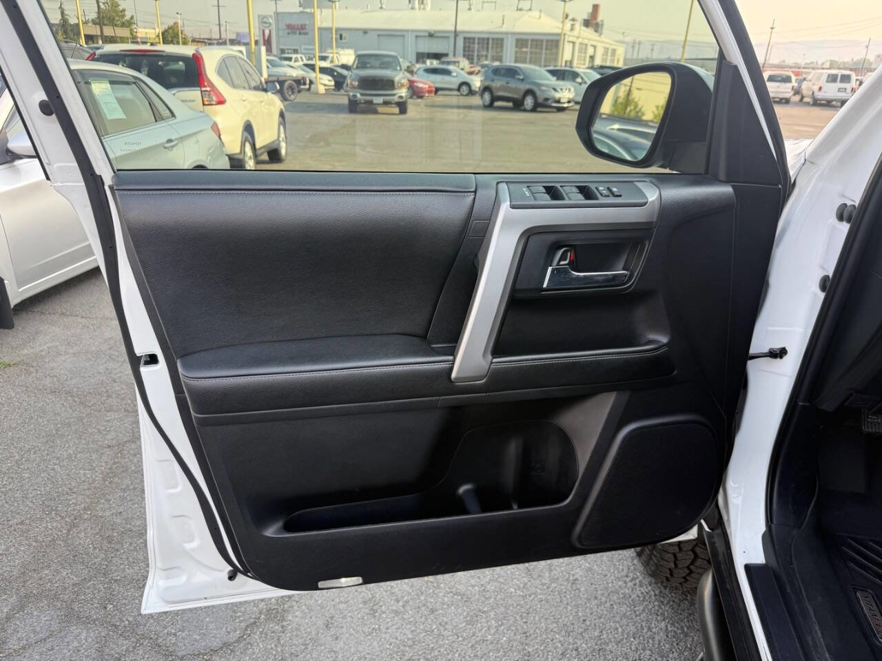 Used 2014 Toyota 4Runner SR5 image 15