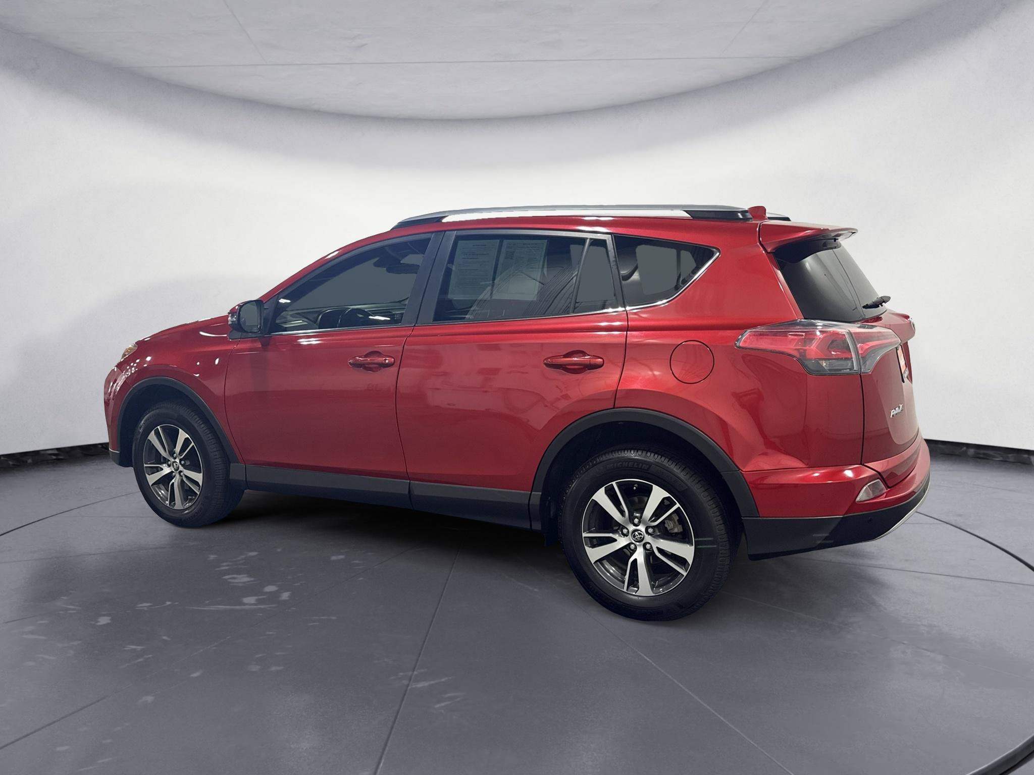 Used 2017 Toyota RAV4 XLE FWD image 5