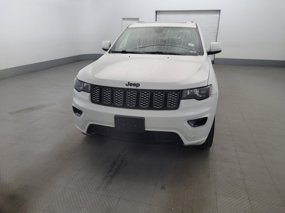 Used 2019 Jeep Grand Cherokee Altitude image 15