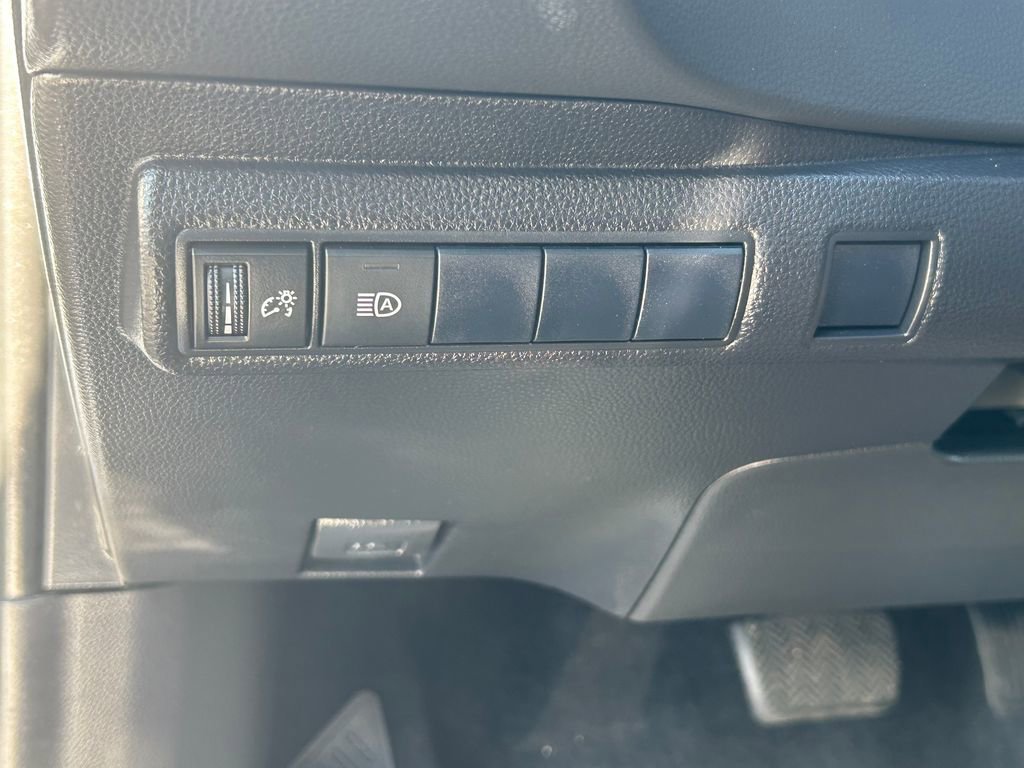 Used 2021 Toyota Corolla LE w/ LE Convenience Package image 18