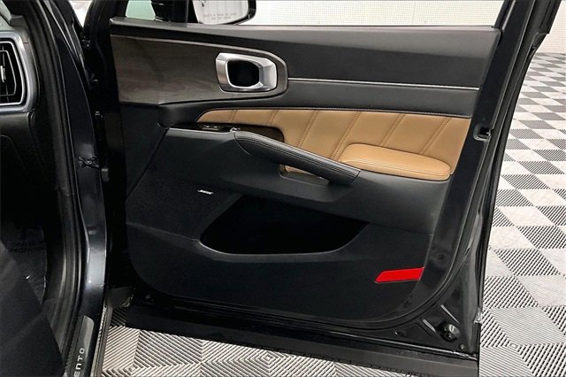 Used 2024 Kia Sorento SX Prestige w/ Olive Brown Leather Package image 19