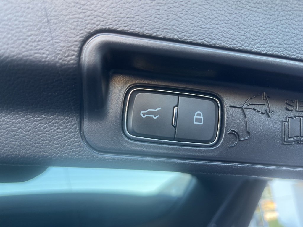 Used 2022 Ford Explorer XLT w/ Equipment Group 202A image 15