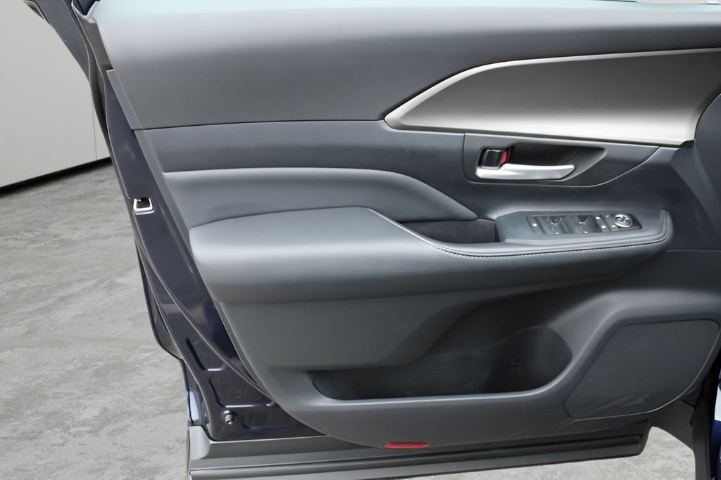 Certified 2024 Toyota Grand Highlander XLE image 19