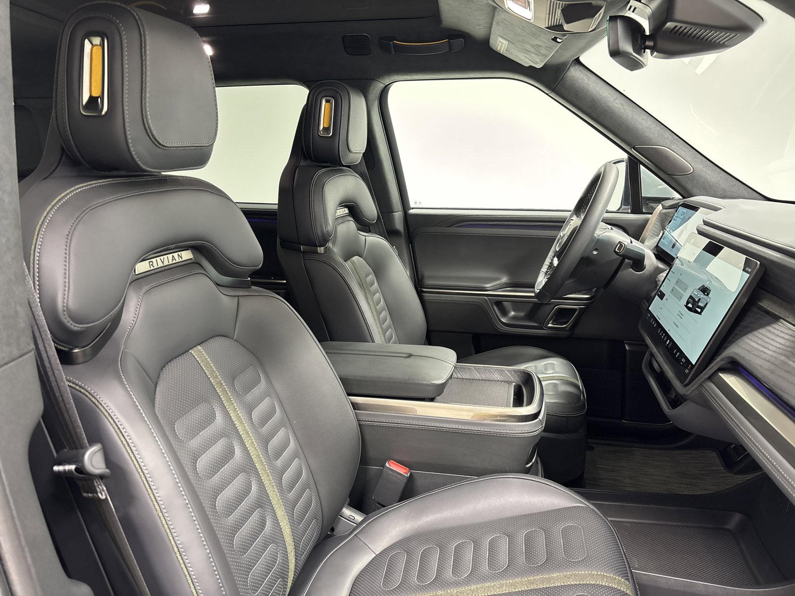 Used 2024 Rivian R1T Adventure AWD/4WD image 23