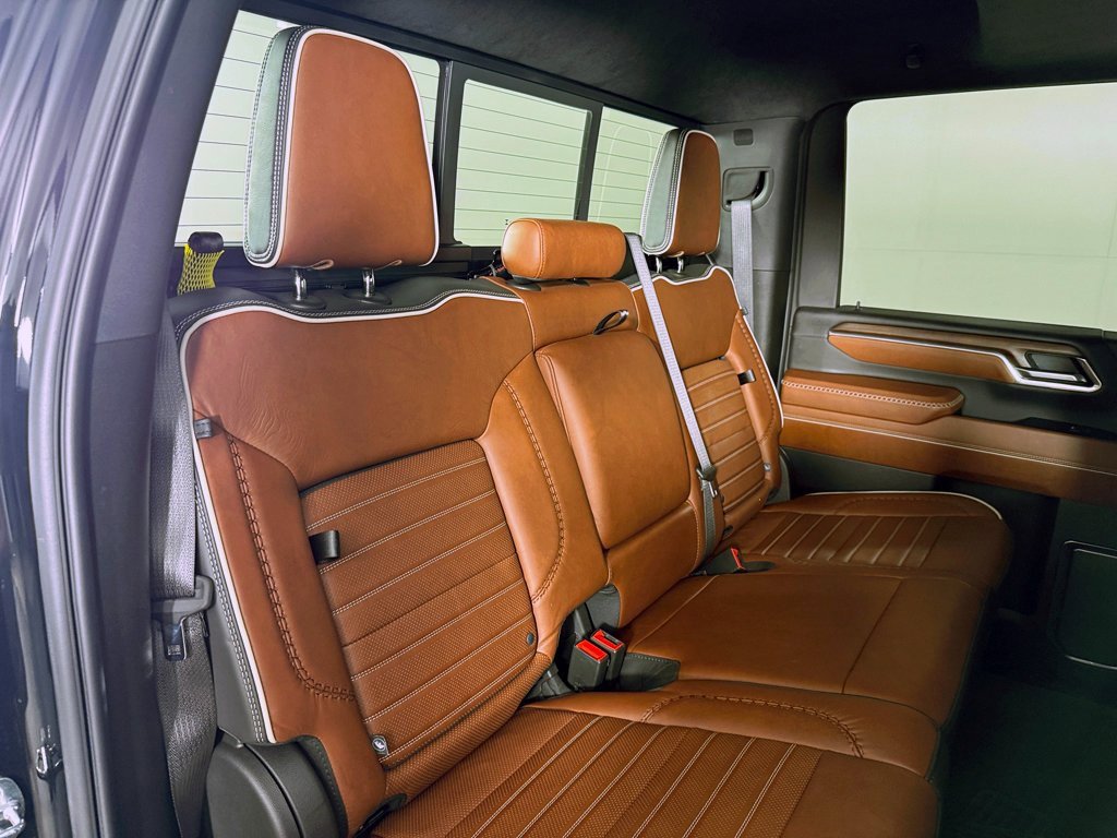 Used 2024 GMC Sierra 3500 Denali Ultimate image 32