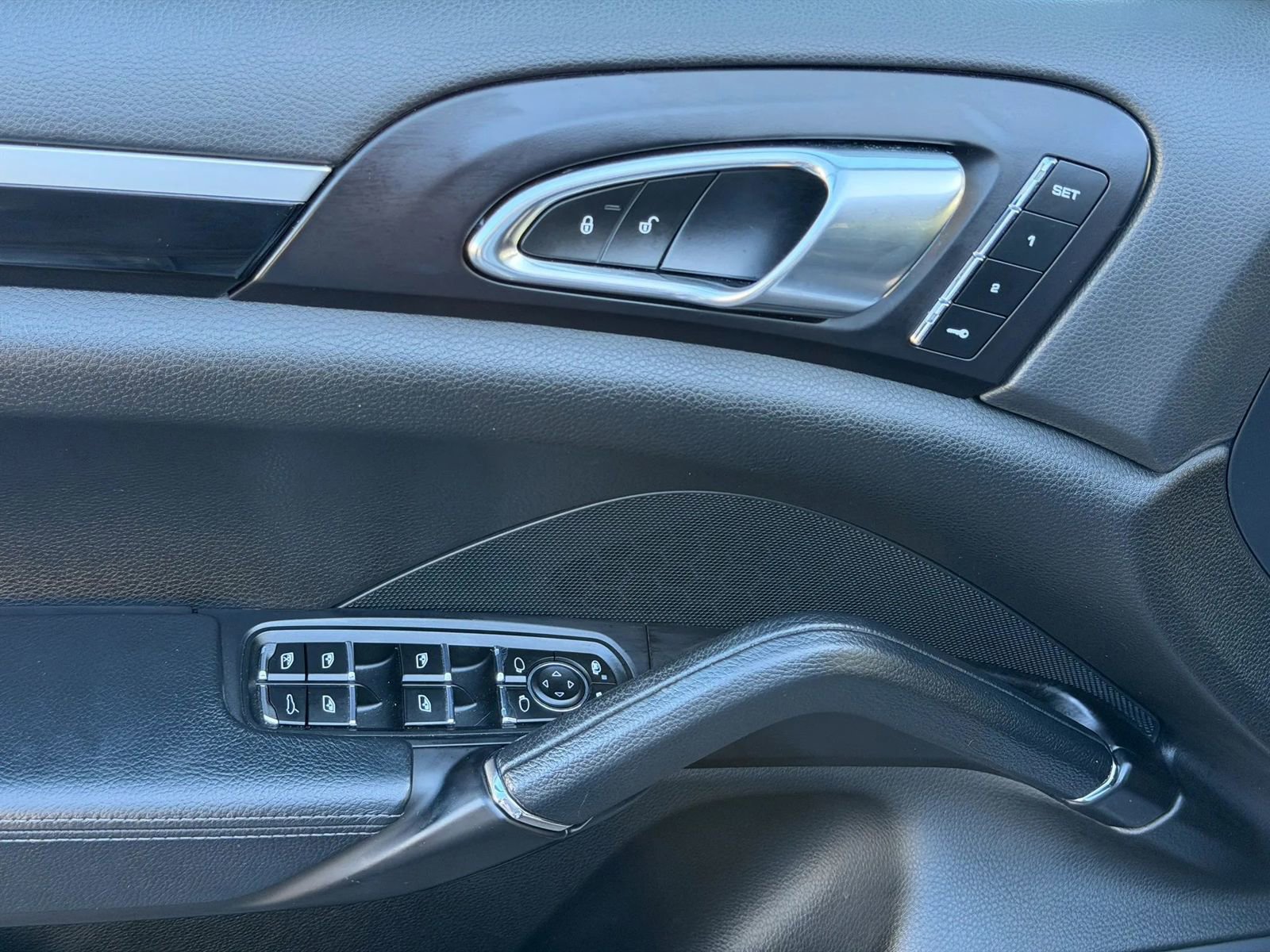 Used 2016 Porsche Cayenne S image 30