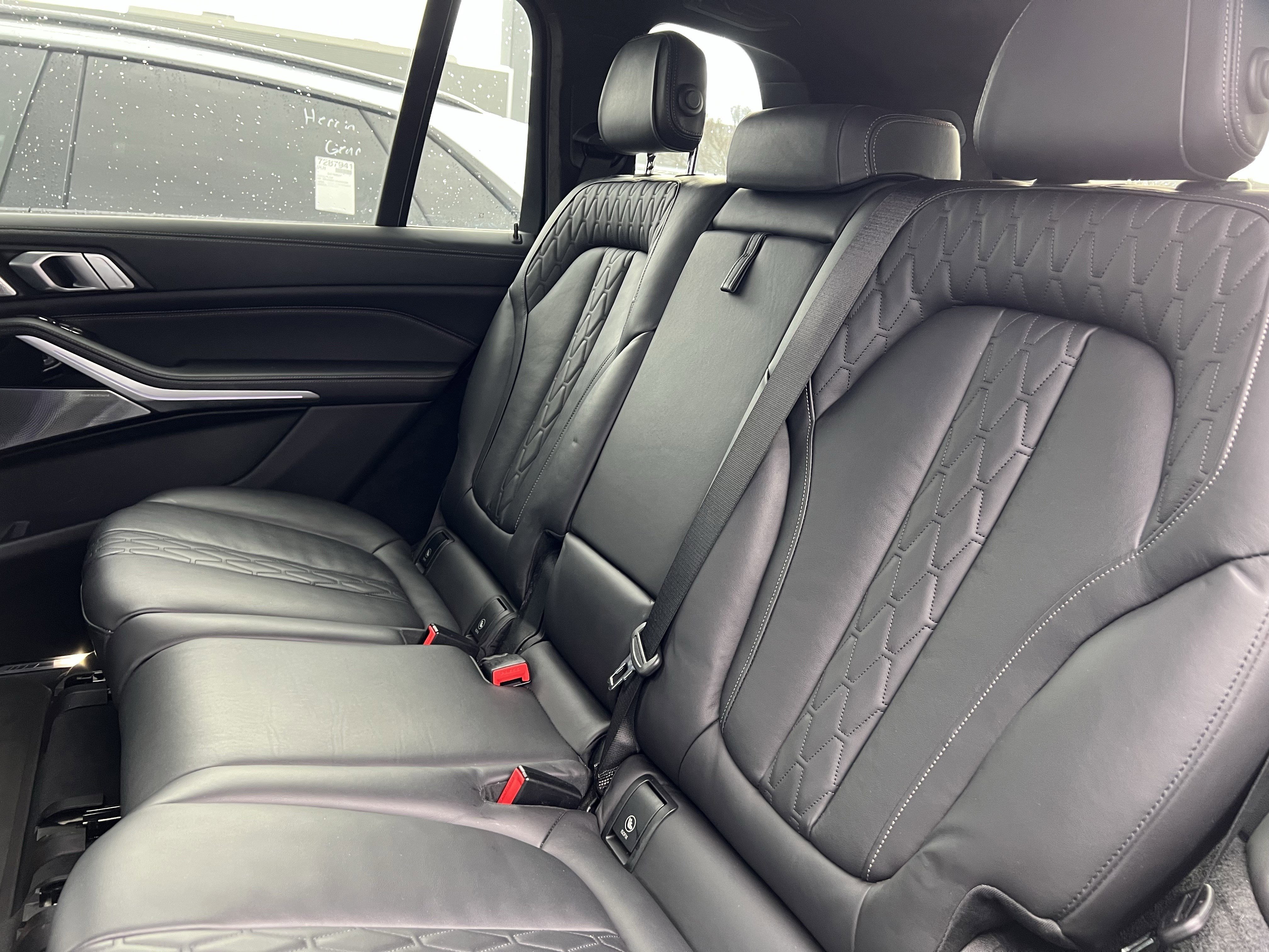 Used 2021 BMW X7 M50i w/ Dynamic Handling Package image 34