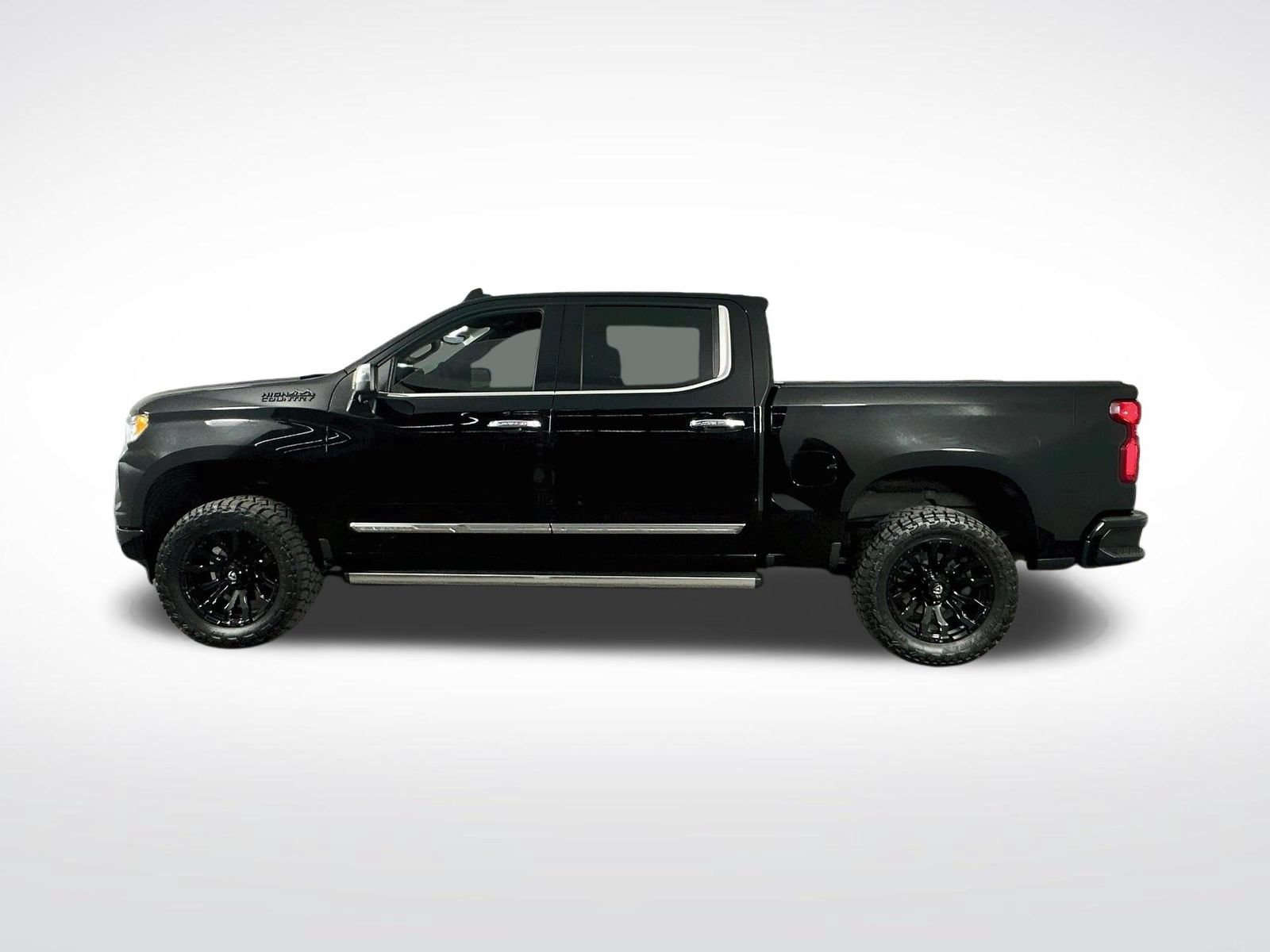 Used 2024 Chevrolet Silverado 1500 High Country w/ Technology Package AWD/4WD image 5